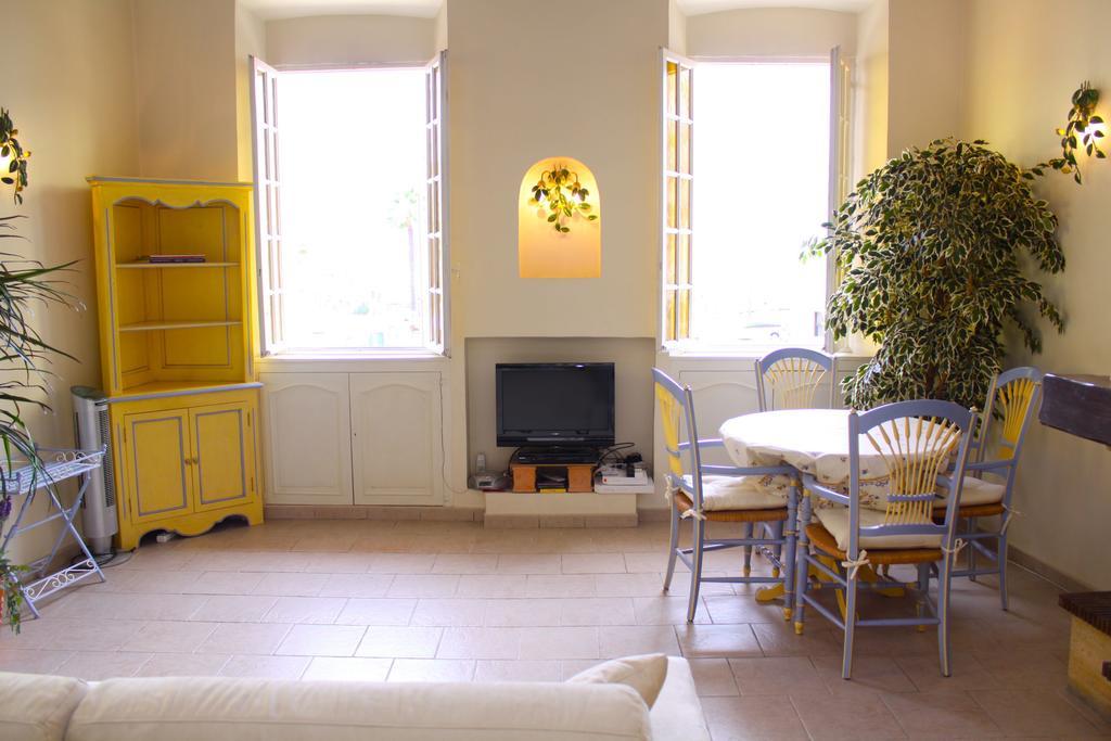 Very Charming Studio Apartment On Port In Cannes A Short Walk To Palais With Aircon And Internet 411 Экстерьер фото