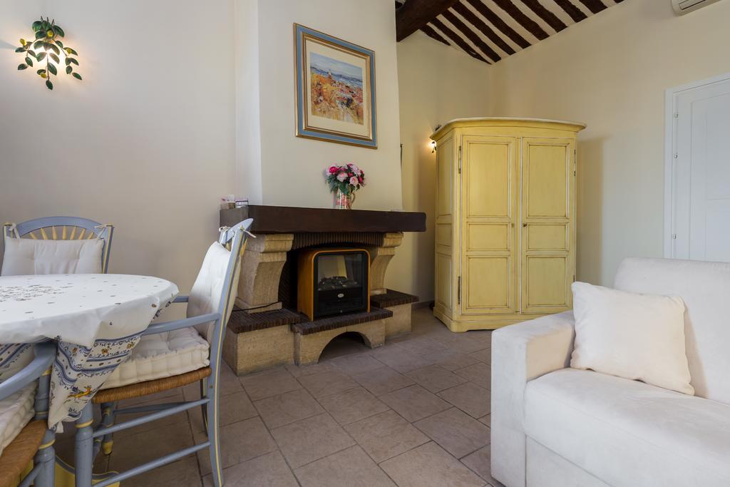 Very Charming Studio Apartment On Port In Cannes A Short Walk To Palais With Aircon And Internet 411 Экстерьер фото