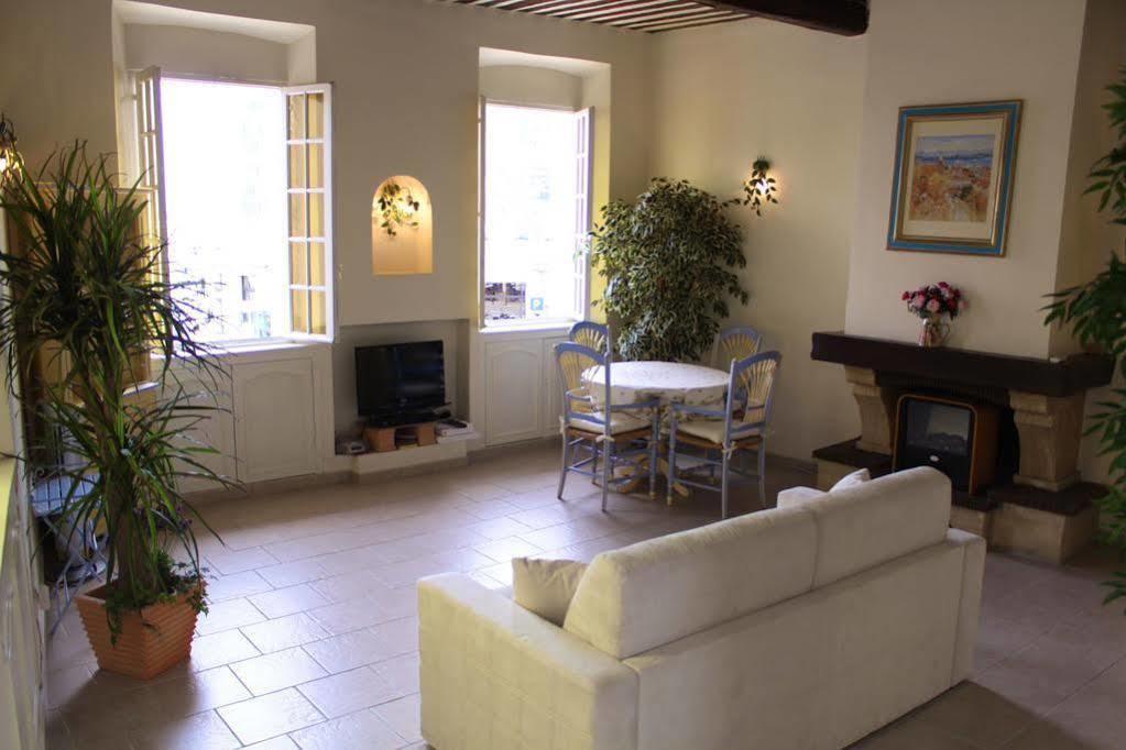 Very Charming Studio Apartment On Port In Cannes A Short Walk To Palais With Aircon And Internet 411 Экстерьер фото